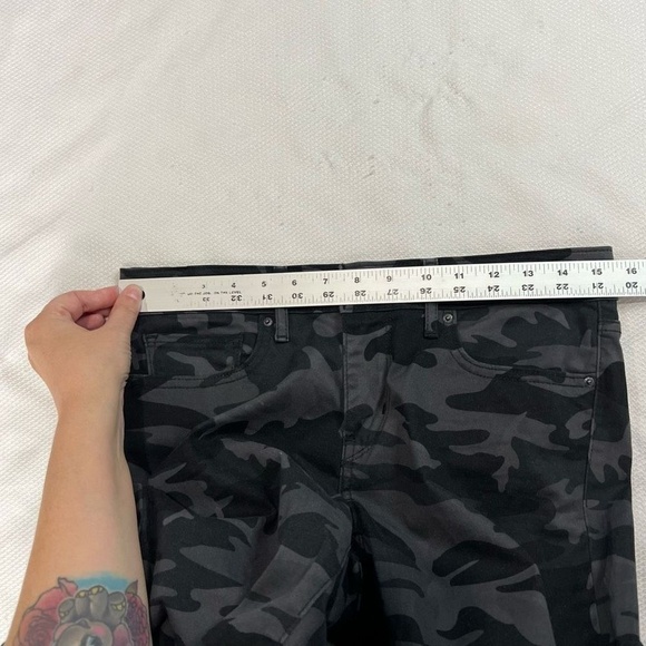 Levis 711 Skinny Black Gray Camouflaged Jeans - Picture 6 of 8